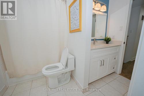 2695 Romark Mews, Mississauga (Erin Mills), ON - Indoor Photo Showing Bathroom