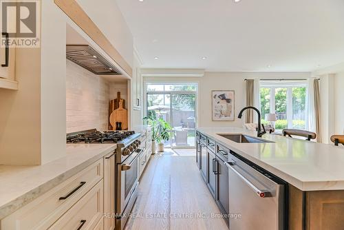 2498 Longridge Crescent, Oakville (River Oaks), ON - Indoor Photo Showing Kitchen With Upgraded Kitchen