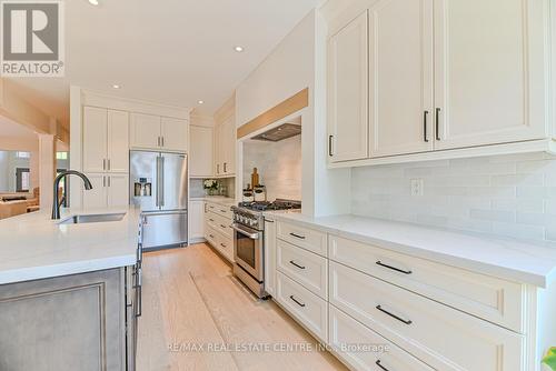 2498 Longridge Crescent, Oakville (River Oaks), ON - Indoor Photo Showing Kitchen With Upgraded Kitchen