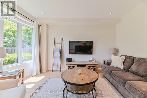 2498 Longridge Crescent, Oakville (River Oaks), ON - Indoor Photo Showing Living Room