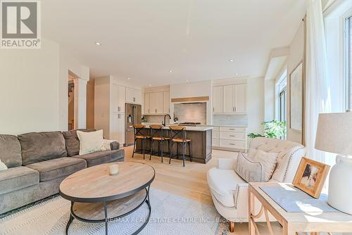 2498 Longridge Crescent, Oakville (River Oaks), ON - Indoor Photo Showing Living Room