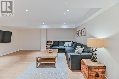 2498 Longridge Crescent, Oakville (River Oaks), ON - Indoor Photo Showing Living Room