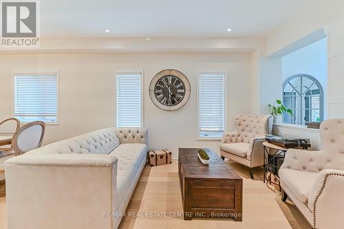 2498 Longridge Crescent, Oakville (River Oaks), ON - Indoor Photo Showing Living Room