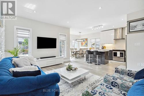 3099 Tillmann Road, London, ON - Indoor Photo Showing Living Room