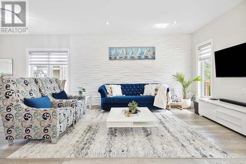 3099 Tillmann Road, London, ON - Indoor Photo Showing Living Room