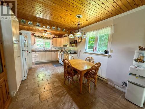 700 Ice Lake Drive, Gore Bay, Manitoulin Island, ON - Indoor Photo Showing Dining Room