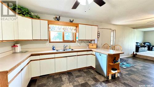 309 9Th Street, Bladworth, SK - Indoor Photo Showing Kitchen With Double Sink