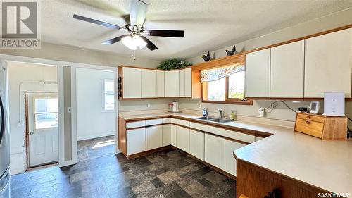 309 9Th Street, Bladworth, SK - Indoor Photo Showing Kitchen With Double Sink