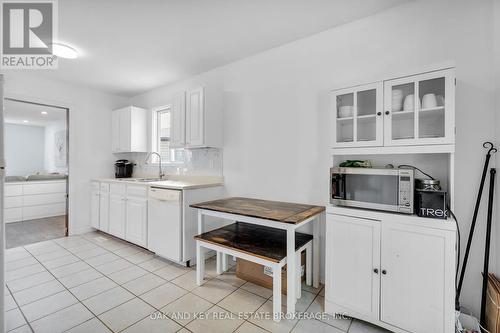 31 Cleveland Place, London, ON - Indoor Photo Showing Kitchen