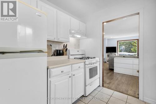 31 Cleveland Place, London, ON - Indoor Photo Showing Kitchen