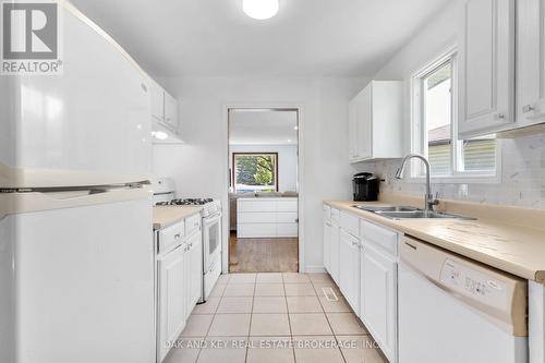 31 Cleveland Place, London, ON - Indoor Photo Showing Kitchen With Double Sink