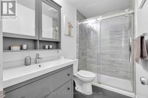 31 Cleveland Place, London, ON - Indoor Photo Showing Bathroom