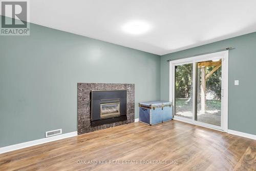 31 Cleveland Place, London, ON - Indoor Photo Showing Other Room With Fireplace