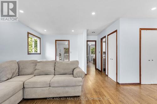 31 Cleveland Place, London, ON - Indoor Photo Showing Living Room