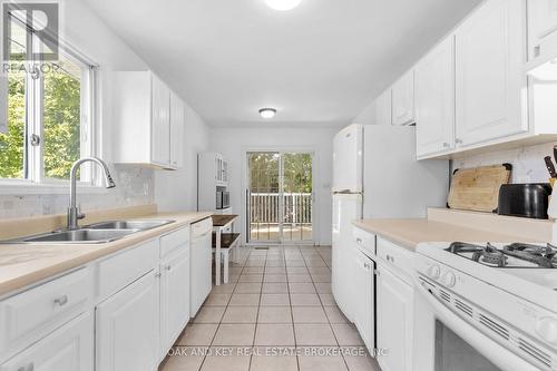 31 Cleveland Place, London, ON - Indoor Photo Showing Kitchen With Double Sink