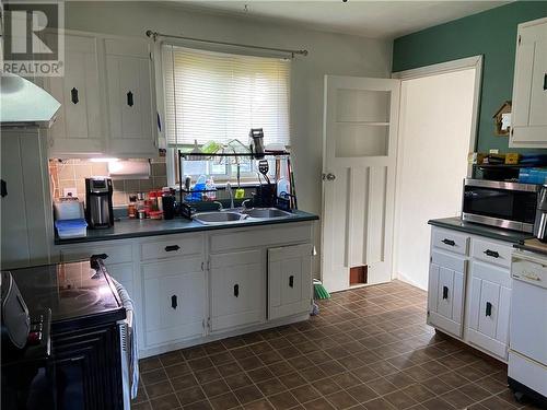 1799 Kelvin, Greater Sudbury, ON - Indoor Photo Showing Kitchen With Double Sink