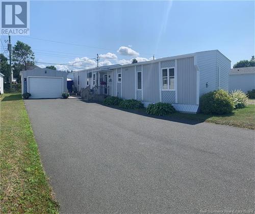 6 2E Av Du Parc, Caraquet, NB - Outdoor