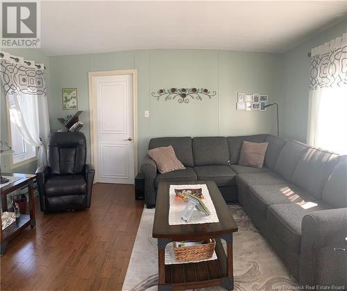 6 2E Av Du Parc, Caraquet, NB - Indoor Photo Showing Living Room