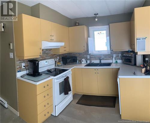 6 2E Av Du Parc, Caraquet, NB - Indoor Photo Showing Kitchen With Double Sink