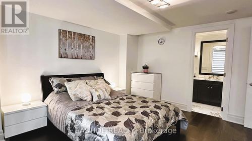 303 - 68 Yorkville Avenue, Toronto (Annex), ON - Indoor Photo Showing Bedroom