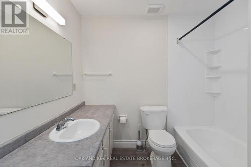 8 - 770 Fanshawe Park Road, London, ON - Indoor Photo Showing Bathroom