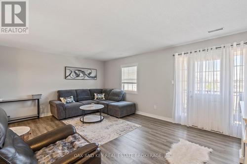 4 - 3320 Meadowgate Boulevard, London, ON - Indoor Photo Showing Living Room