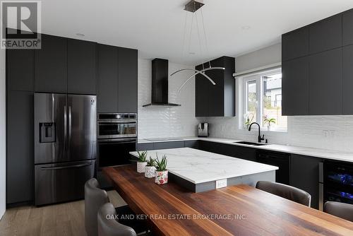 62 Crestview Drive, Middlesex Centre (Komoka), ON - Indoor Photo Showing Kitchen With Upgraded Kitchen