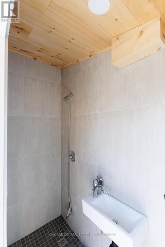 62 Crestview Drive, Middlesex Centre (Komoka), ON - Indoor Photo Showing Bathroom