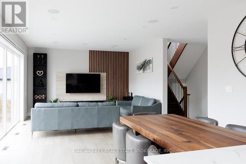 62 Crestview Drive, Middlesex Centre (Komoka), ON - Indoor Photo Showing Living Room