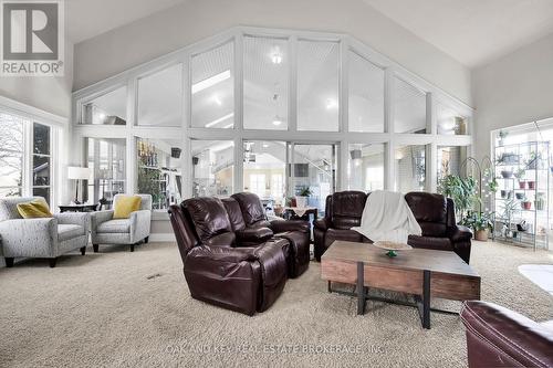 29830 Centre Road, Strathroy-Caradoc, ON - Indoor Photo Showing Living Room