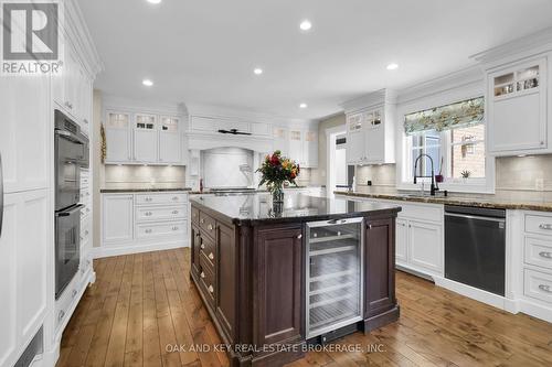 29830 Centre Road, Strathroy-Caradoc, ON - Indoor Photo Showing Kitchen With Upgraded Kitchen