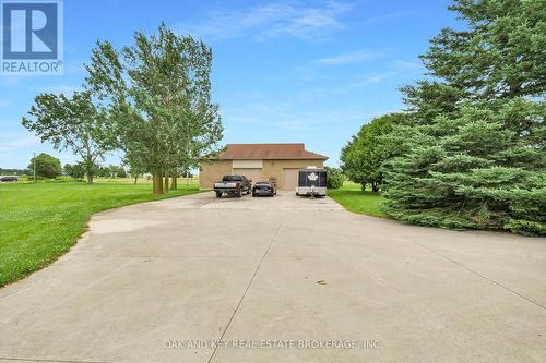 heated workshop/garage - 29830 Centre Road, Strathroy-Caradoc, ON - Outdoor