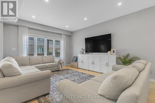 62 Bethune Avenue, Hamilton, ON - Indoor Photo Showing Living Room