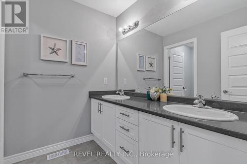 62 Bethune Avenue, Hamilton, ON - Indoor Photo Showing Bathroom