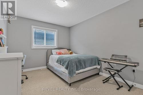 62 Bethune Avenue, Hamilton, ON - Indoor Photo Showing Bedroom