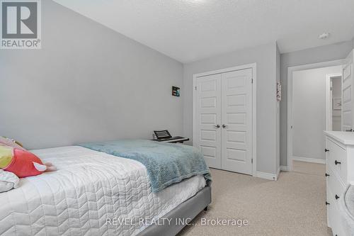 62 Bethune Avenue, Hamilton, ON - Indoor Photo Showing Bedroom