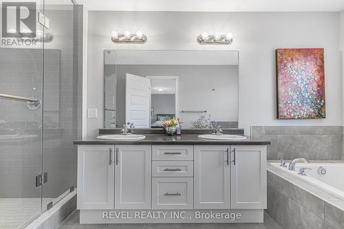 62 Bethune Avenue, Hamilton, ON - Indoor Photo Showing Bathroom