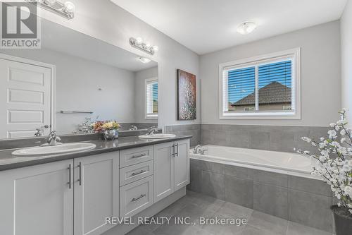 62 Bethune Avenue, Hamilton, ON - Indoor Photo Showing Bathroom