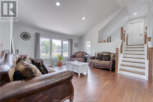 833 Talbot Road East, Wheatley, ON - Indoor Photo Showing Living Room