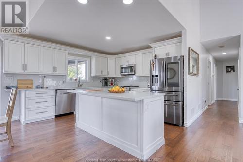 833 Talbot Road East, Wheatley, ON - Indoor Photo Showing Kitchen With Upgraded Kitchen