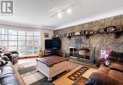 299 Gosfield Townline, Essex, ON - Indoor Photo Showing Living Room With Fireplace