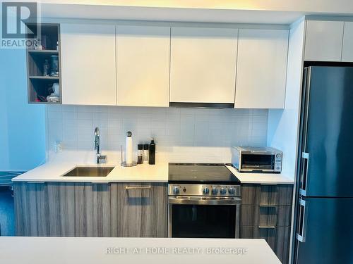 535 - 31 Tippett Road, Toronto (Clanton Park), ON - Indoor Photo Showing Kitchen