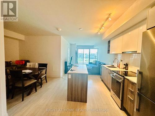 535 - 31 Tippett Road, Toronto (Clanton Park), ON - Indoor Photo Showing Kitchen