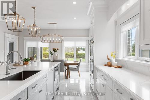 3011 Rundle Road, Clarington (Bowmanville), ON - Indoor Photo Showing Kitchen With Upgraded Kitchen