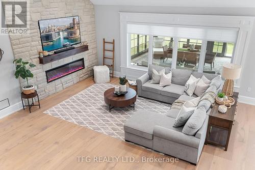 3011 Rundle Road, Clarington (Bowmanville), ON - Indoor Photo Showing Living Room With Fireplace