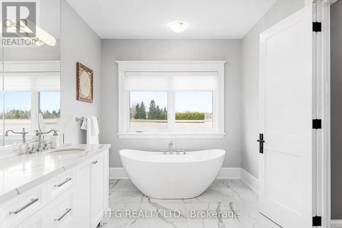 3011 Rundle Road, Clarington (Bowmanville), ON - Indoor Photo Showing Bathroom