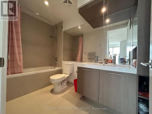 7010 - 388 Yonge Street, Toronto, ON - Indoor Photo Showing Bathroom