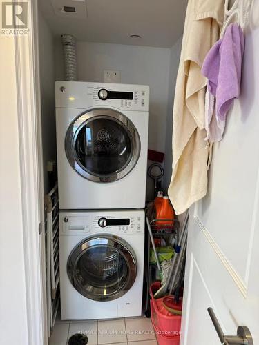 7010 - 388 Yonge Street, Toronto, ON - Indoor Photo Showing Laundry Room