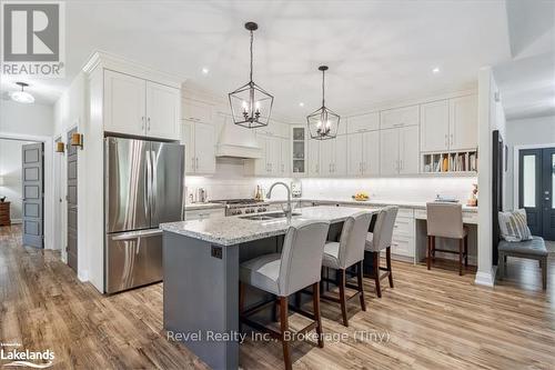 59 Trout Lane, Tiny, ON - Indoor Photo Showing Kitchen With Upgraded Kitchen