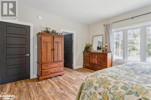 59 Trout Lane, Tiny, ON - Indoor Photo Showing Bedroom